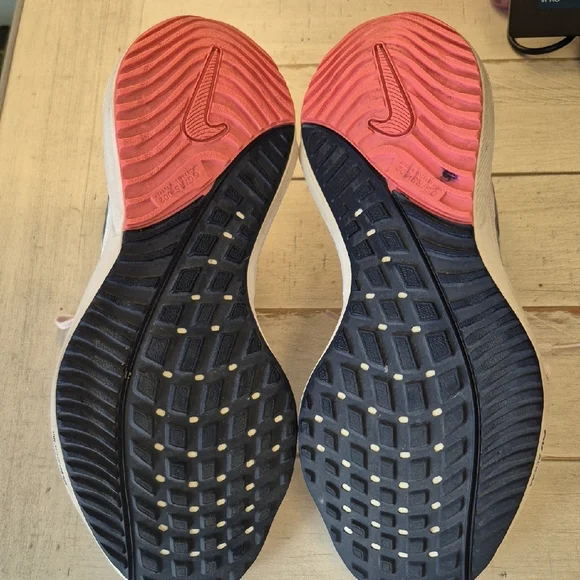 Nike Women's Vomero 16 - Cream and Pink Floral - Picture 6 of 6